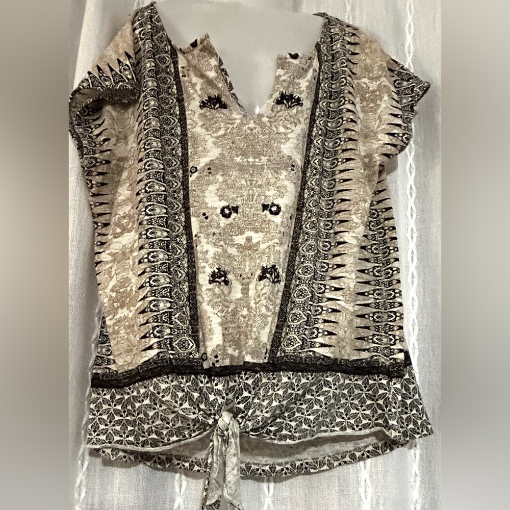 Lucky Brand tie front blouse. Sz M